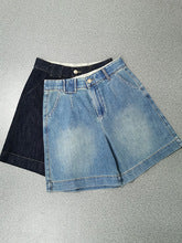 Women's lightweight washed denim Bermuda shorts detail 6